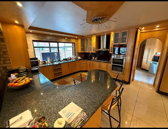 6 BEDROOM HOUSE FOR SALE IN SUNWARD PARK